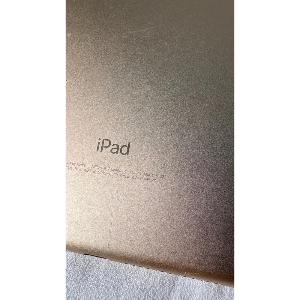 Apple Bundle MacBook A1181 Black 2007 & iPad A1395 16GB Silver Lot of 3 Tech